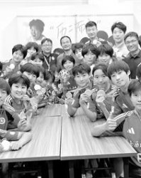 校园里的“铿锵玫瑰”